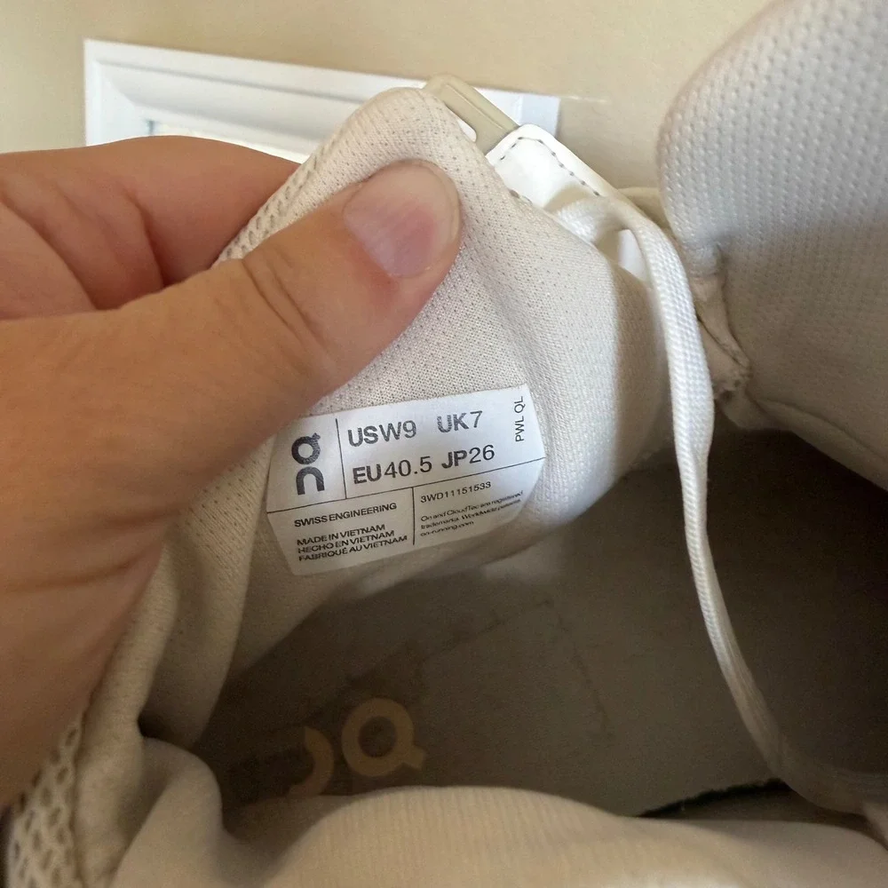 On Cloud The Roger Hi Sneakers Womens Size 9 White Sand Good High Top CloudTec